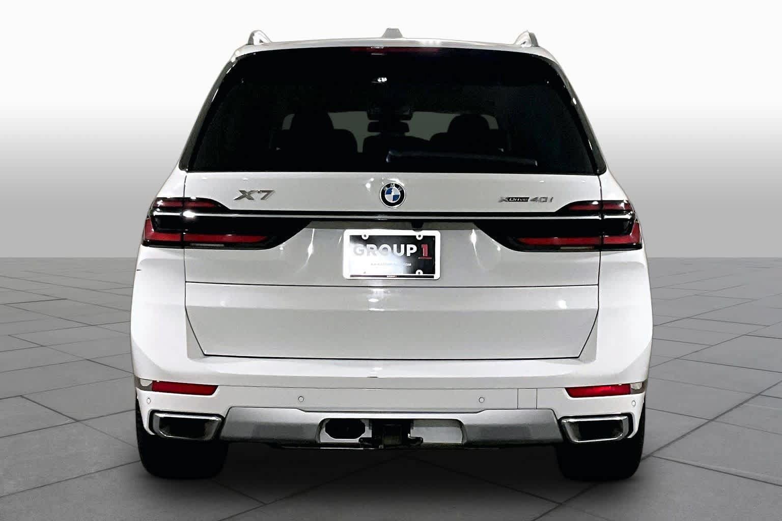 Used 2023 BMW X7 xDrive40i w/ Parking Assistance Package AWD/4WD image 4