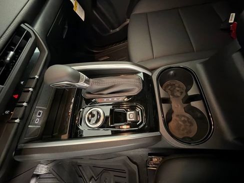 New 2026 Chevrolet Colorado LT w/ LT Convenience Package AWD/4WD image 17