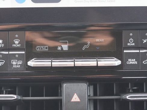 Certified 2025 Toyota Highlander XLE image 32