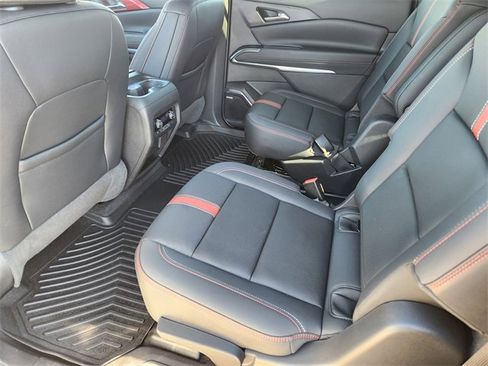 Used 2024 Chevrolet Traverse RS image 16