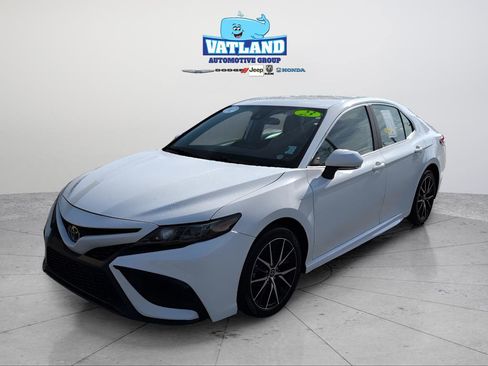 Used 2023 Toyota Camry SE image 1