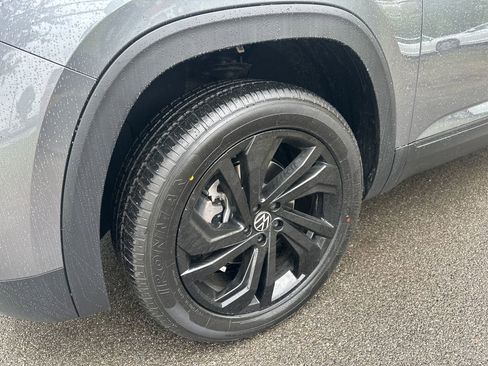 Certified 2023 Volkswagen Atlas SE w/ Black Wheel Package AWD/4WD image 2