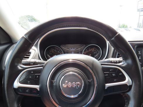 Used 2018 Jeep Compass Latitude AWD/4WD image 21