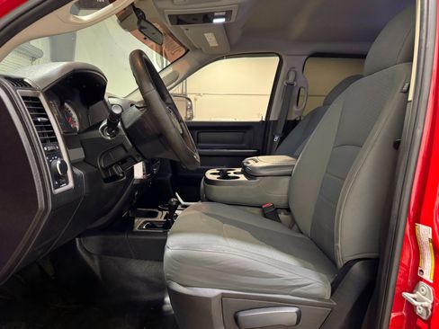 Used 2018 RAM 2500 Tradesman w/ Chrome Appearance Group image 3
