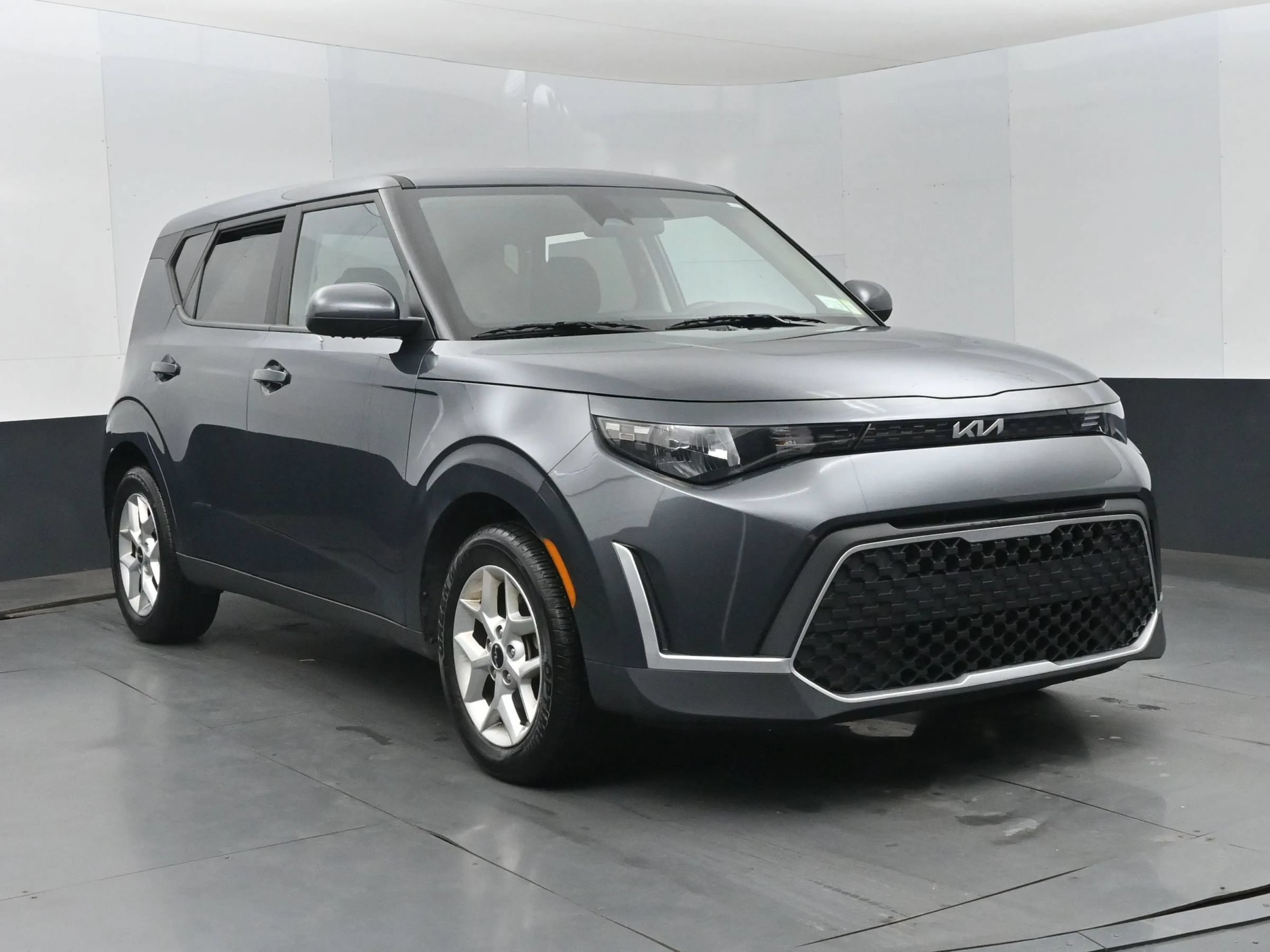 Used 2024 Kia Soul LX w/ LX Technology Package FWD image 2