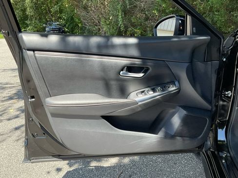 Used 2025 Nissan Sentra SR FWD image 32