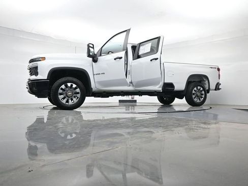 Used 2025 Chevrolet Silverado 2500 Custom AWD/4WD image 50
