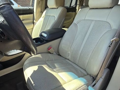 Used 2018 Lincoln MKT AWD w/ Technology Package image 22