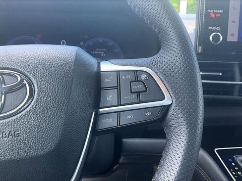 Used 2025 Toyota Sienna Limited AWD/4WD image 25