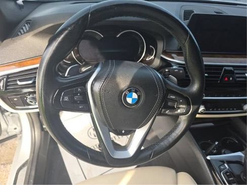 Used 2018 BMW 530e xDrive w/ Premium Package 2 AWD/4WD image 6