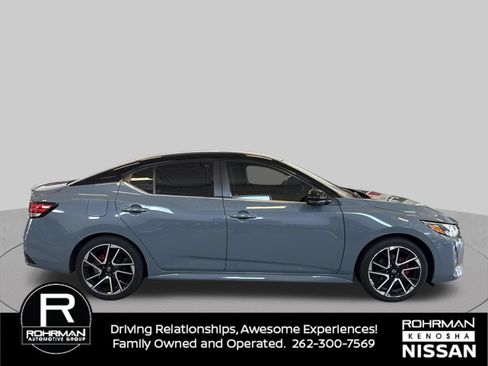 Used 2025 Nissan Sentra SR w/ SR Premium Package FWD image 7