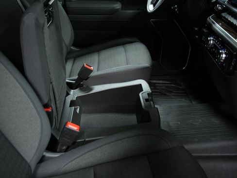 New 2026 GMC Sierra 1500 SLE image 18