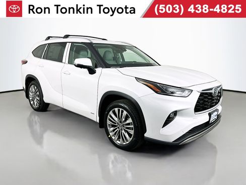 New 2026 Toyota Highlander Platinum image 1