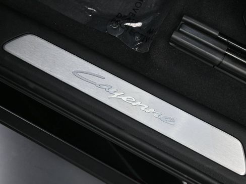 Certified 2025 Porsche Cayenne AWD/4WD image 26