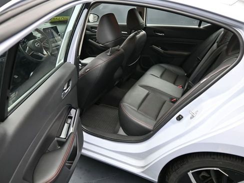 Used 2025 Nissan Altima 2.5 SR image 29