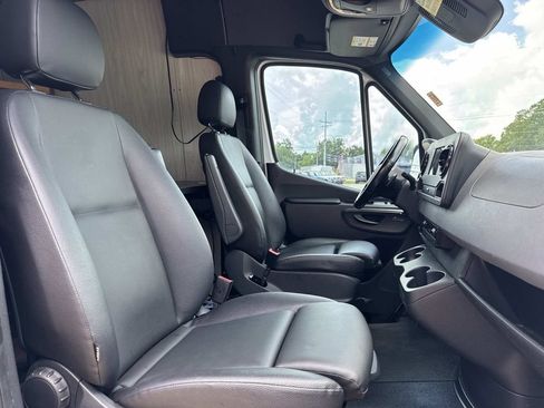 Used 2021 Mercedes-Benz Sprinter 2500 image 27