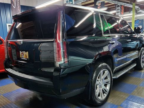 Used 2017 Cadillac Escalade Luxury image 3