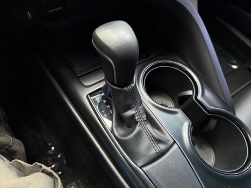 Used 2019 Toyota Camry SE w/ Carpet Mat Package FWD image 19