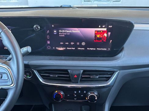 Used 2025 Buick Encore GX Preferred image 18