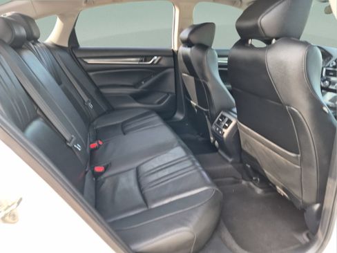 Used 2019 Honda Accord Touring image 18