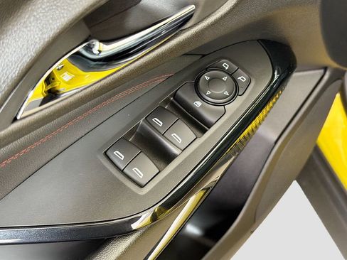 Used 2024 Chevrolet Trax RS w/ Sunroof Package FWD image 19