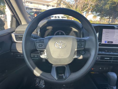 Used 2025 Toyota Camry LE image 27