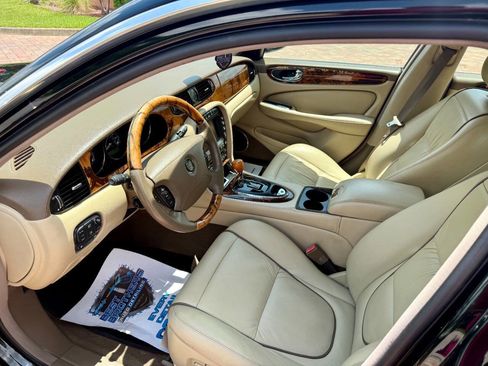 Used 2006 Jaguar XJ Vanden Plas image 10