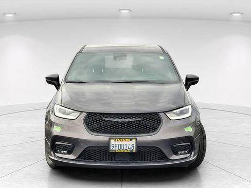 Used 2023 Chrysler Pacifica Touring-L w/ S Appearance Package image 2