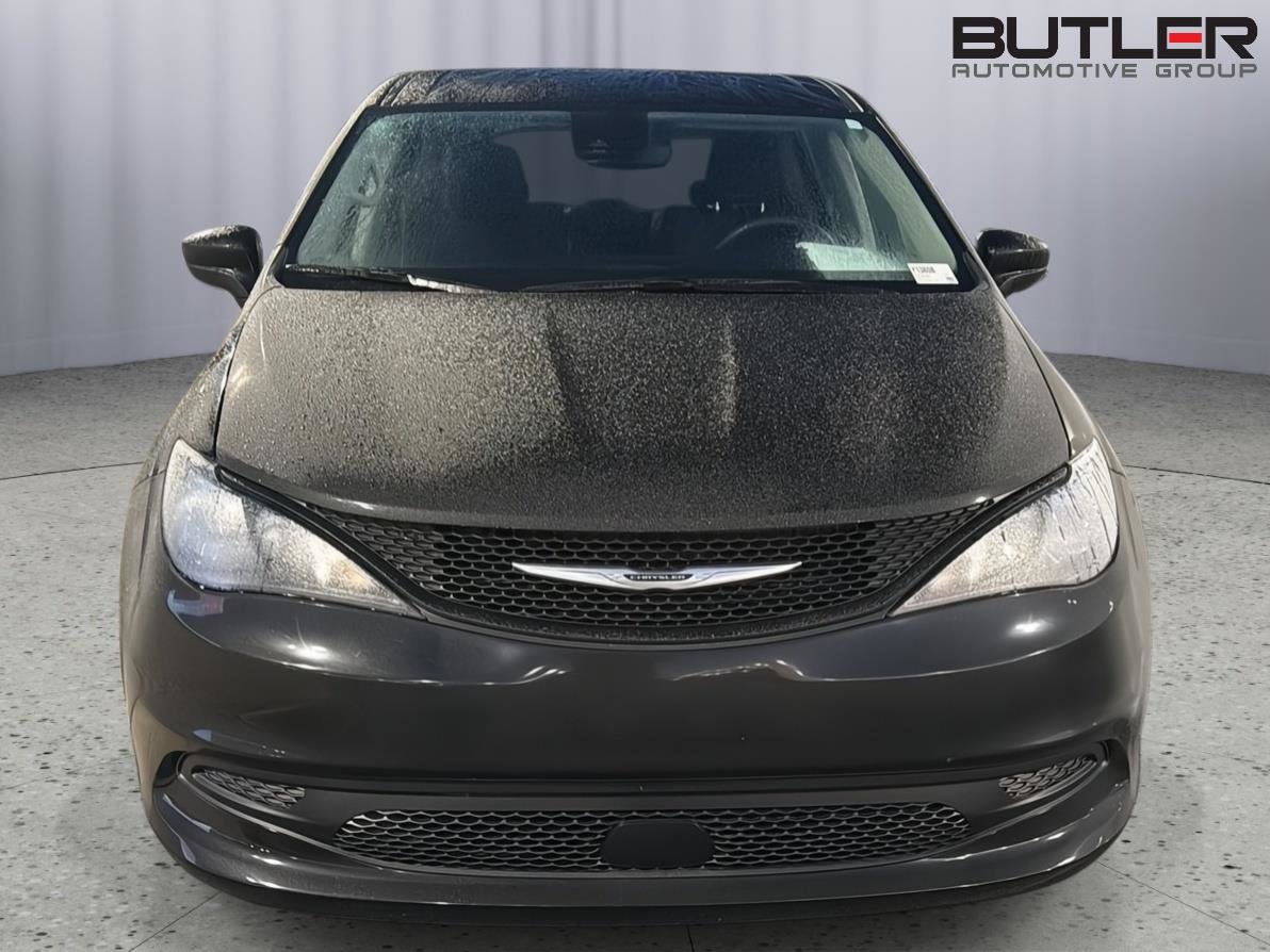 Used 2023 Chrysler Voyager LX FWD image 9