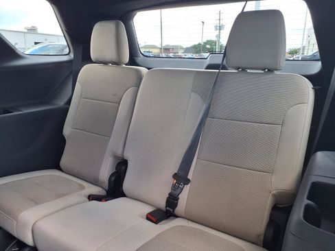 Used 2023 Chevrolet Traverse LS FWD image 23