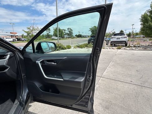 Used 2025 Toyota RAV4 XLE AWD/4WD image 33