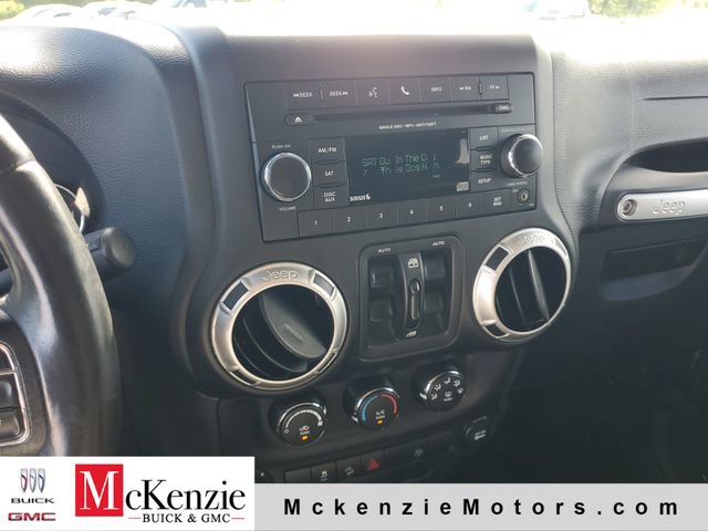 Used 2017 Jeep Wrangler Unlimited Sahara w/ Connectivity Group AWD/4WD image 14