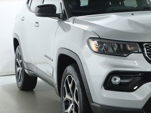 Used 2025 Jeep Compass Limited AWD/4WD image 8