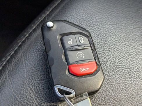 Used 2021 Jeep Wrangler Unlimited Sahara image 30