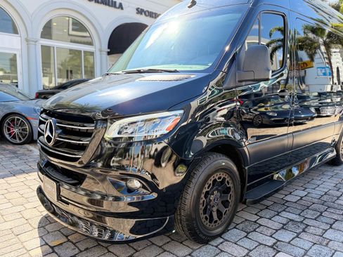 Used 2020 Mercedes-Benz Sprinter 2500 image 2