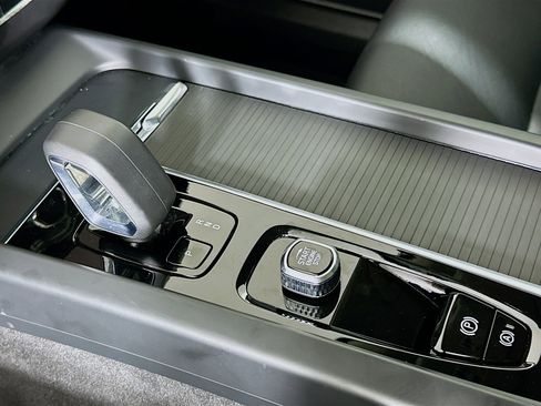 Used 2025 Volvo XC60 B5 Core image 25