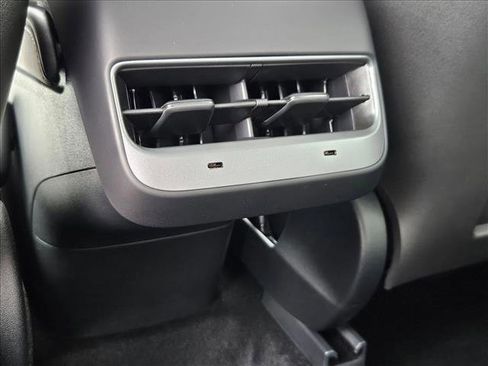 Used 2024 Tesla Model Y Performance image 18