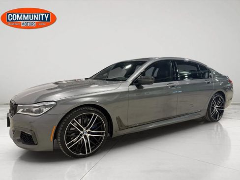 Used 2019 BMW 750i xDrive w/ Executive Package image 2
