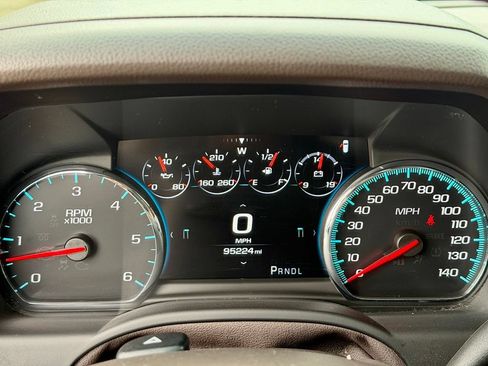 Used 2020 Chevrolet Suburban Premier AWD/4WD image 17