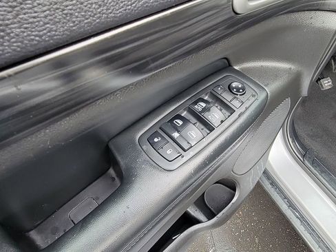 Used 2019 Jeep Grand Cherokee Laredo image 22