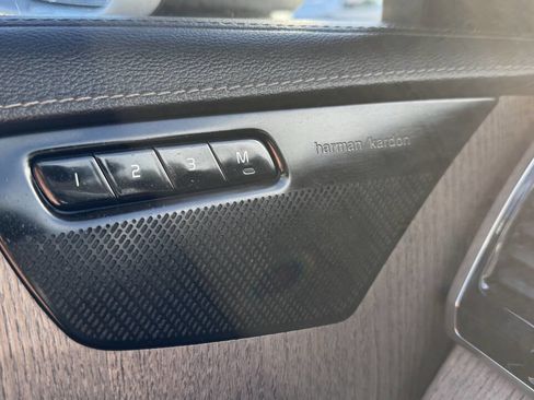 Used 2023 Volvo XC90 T8 Ultimate w/ Lounge Package image 37