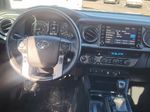 Used 2022 Toyota Tacoma TRD Off-Road w/ Technology Package image 16