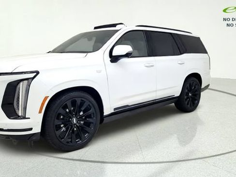 Used 2026 Cadillac Escalade Platinum Sport w/ LPO, ONYX Package AWD/4WD image 3