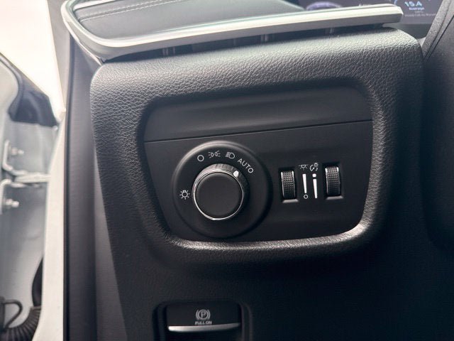 Used 2023 Jeep Grand Cherokee L Laredo AWD/4WD image 27