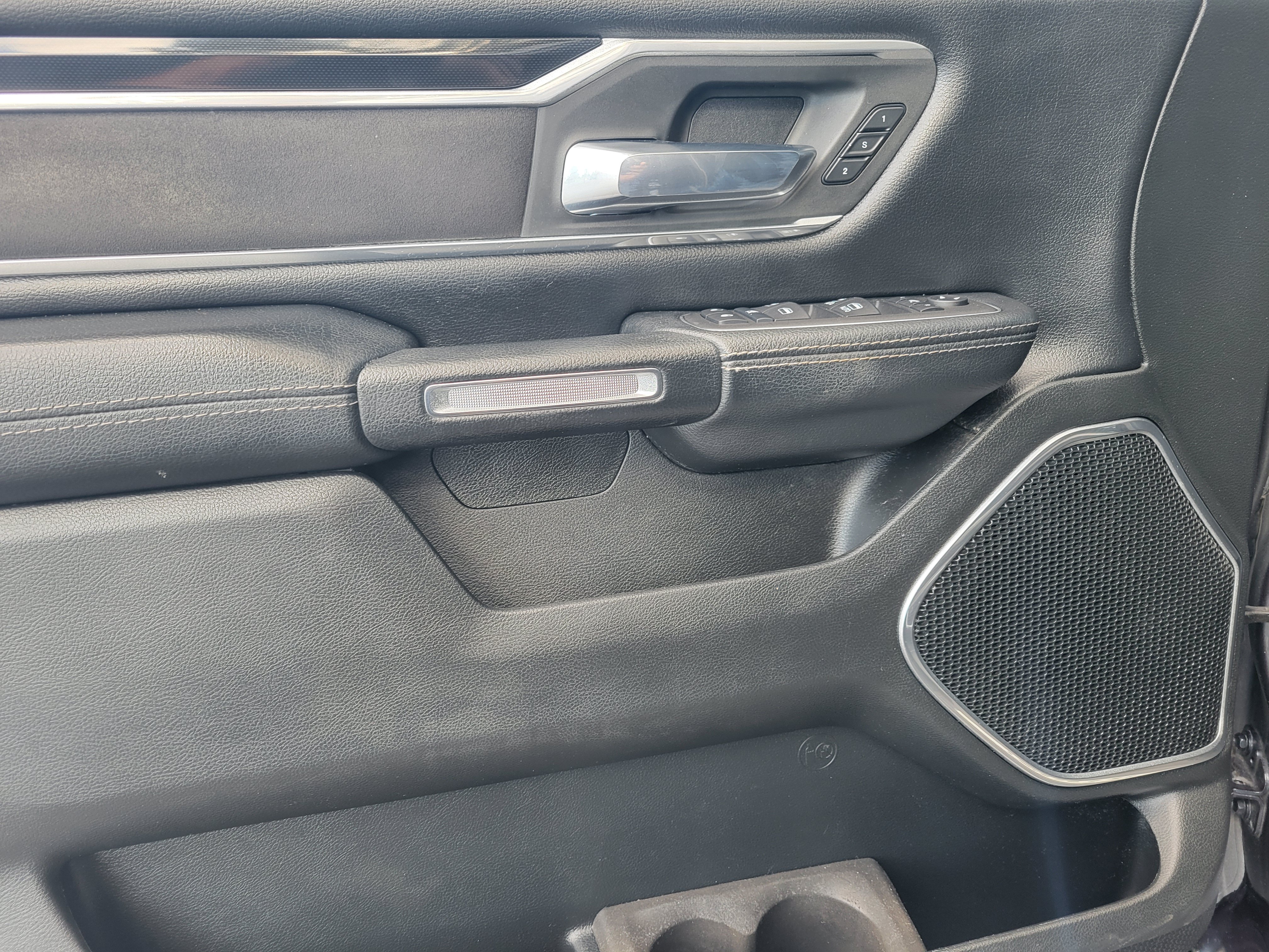 Used 2021 RAM 1500 Laramie w/ Sport Appearance Package AWD/4WD image 29