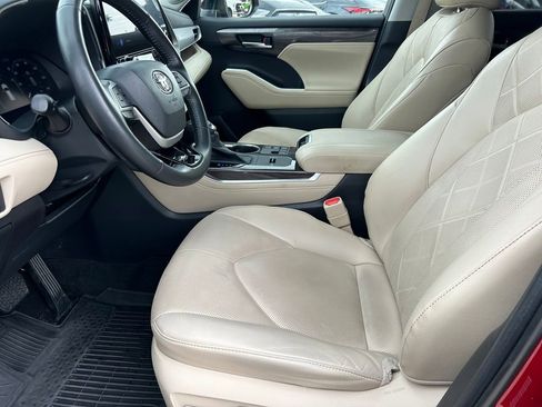 Used 2023 Toyota Highlander Platinum image 11