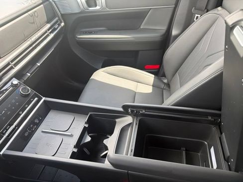 Used 2025 Hyundai Santa Fe SEL FWD image 16