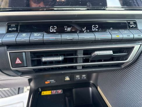 Used 2025 Toyota Camry SE w/ Multimedia Upgrade Package image 19