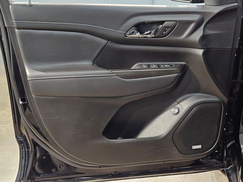 Used 2023 GMC Acadia SLT image 20