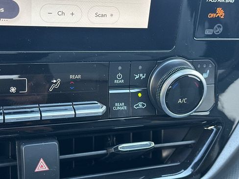 Used 2026 Toyota Highlander XLE AWD/4WD image 30